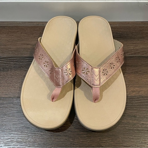Vionic Shona Perforated Sandals in Rose Gold 11 - Picture 1 of 11